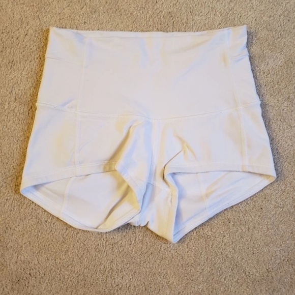 Lululemon Wunder Under Short - Picture 2 of 4